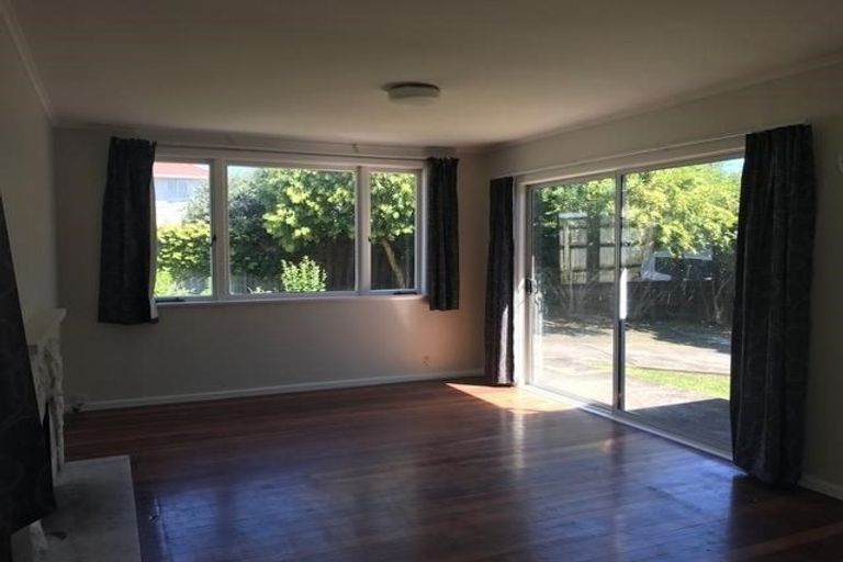 Photo of property in 4 Grainger Road, Te Atatu South, Auckland, 0610