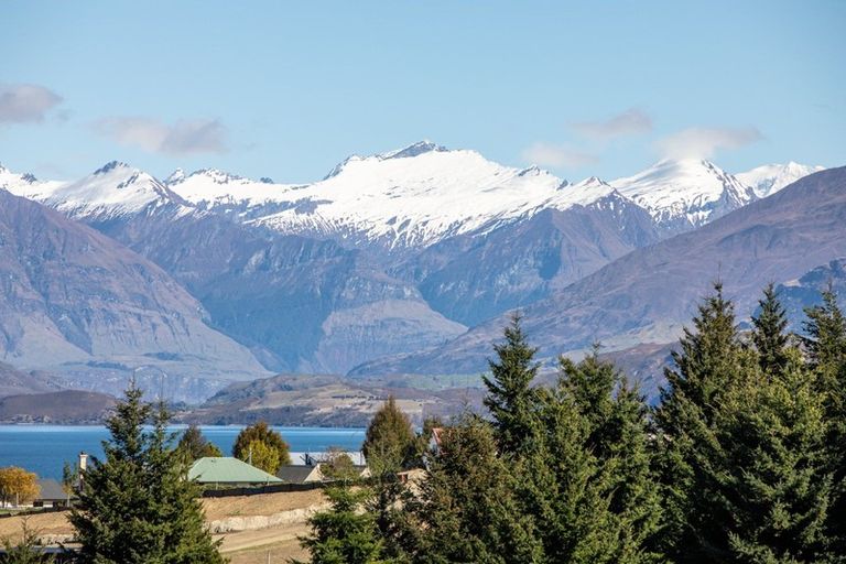Photo of property in 30 Kirimoko Crescent, Wanaka, 9305