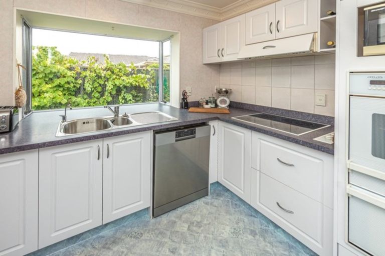 Photo of property in 28 Kakaho Drive, Tawhero, Whanganui, 4501