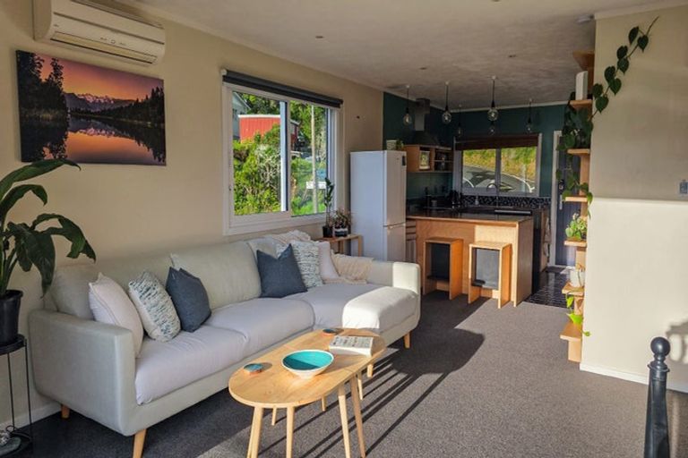 Photo of property in 18a Downing Street, Crofton Downs, Wellington, 6035