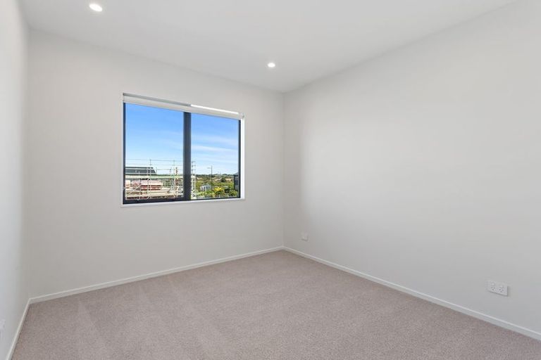 Photo of property in 34 Viridian Avenue, Rosehill, Papakura, 2113