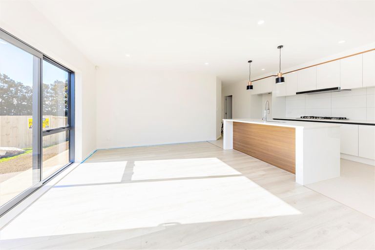 Photo of property in 21 Tuuhura Road, Pukekohe, 2120