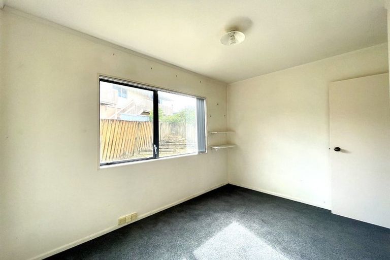 Photo of property in 10 Loughanure Place, Massey, Auckland, 0614