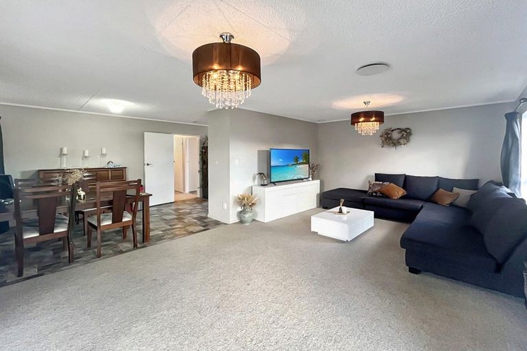 Photo of property in 31 Acacia Street, Kelvin Grove, Palmerston North, 4414