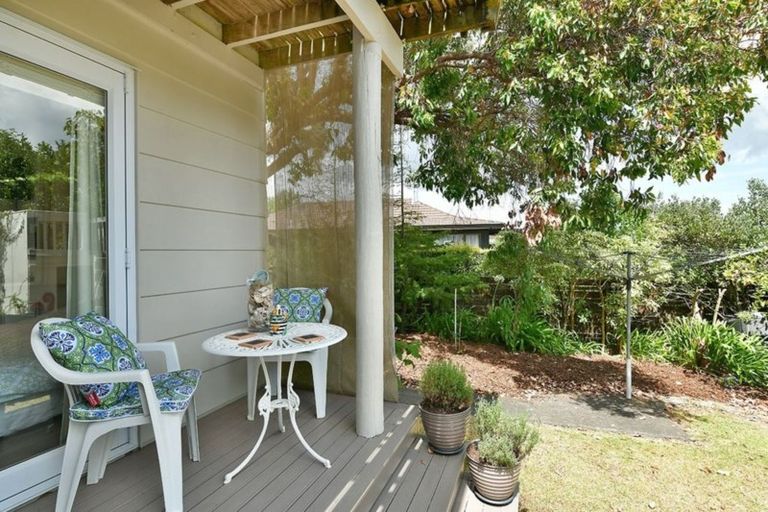 Photo of property in 4 Albert Hall Drive, Red Beach, 0932