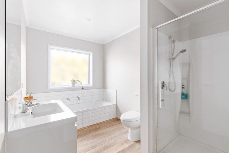 Photo of property in 2 Mckenna Lane, Omokoroa, 3114