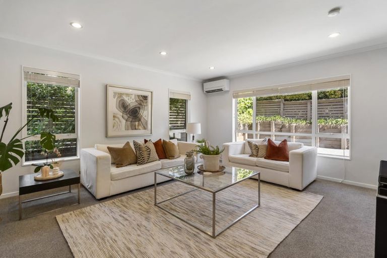 Photo of property in 17 Witton Place, Schnapper Rock, Auckland, 0632