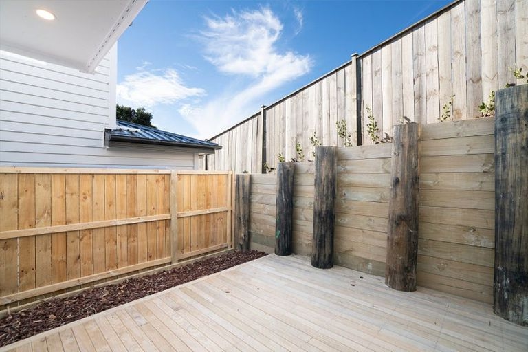 Photo of property in 16c Dianthus Place, Browns Bay, Auckland, 0630