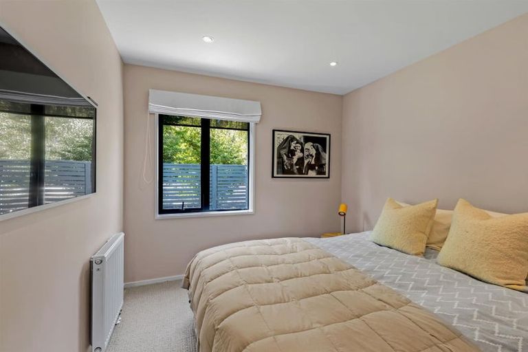 Photo of property in 8 Redwood Court, Kelvin Heights, Queenstown, 9300