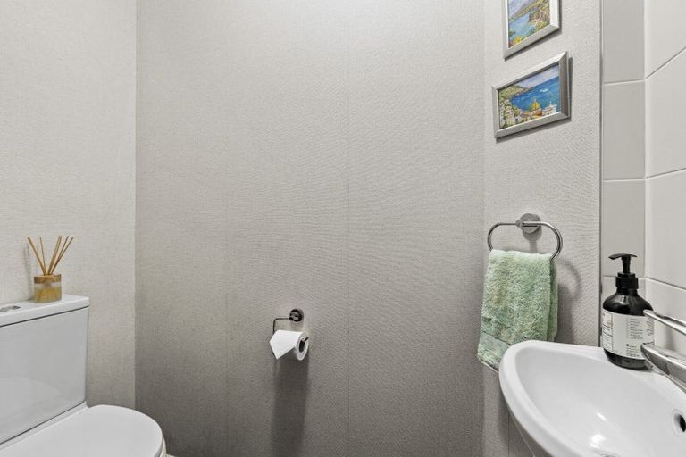 Photo of property in 95 Manu Crescent, Upper Vogeltown, New Plymouth, 4310