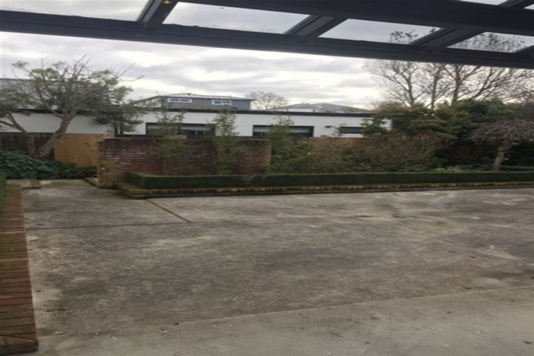 Photo of property in 17 Saint Andrews Square, Strowan, Christchurch, 8052