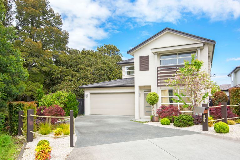 Photo of property in 11 Bellagio Way, Flat Bush, Auckland, 2019