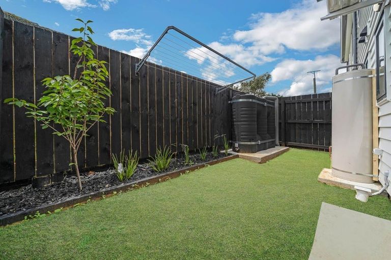 Photo of property in 525a Massey Road, Mangere, Auckland, 2022