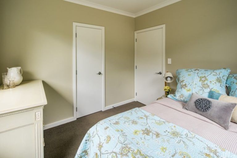 Photo of property in 15 Monowai Road, Johnsonville, Wellington, 6037