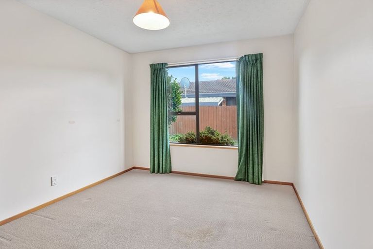 Photo of property in 87 Hawthornden Road, Avonhead, Christchurch, 8042