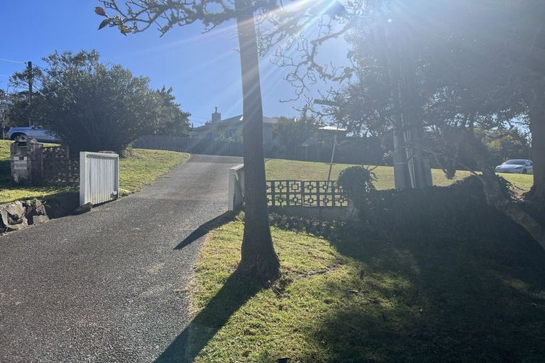 Photo of property in 31 Creamer Avenue, Belmont, Auckland, 0622