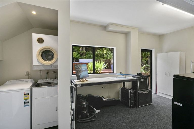 Photo of property in 14 Arahiwi Grove, Tirohanga, Lower Hutt, 5010