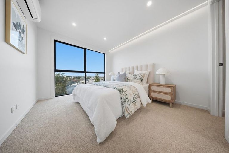 Photo of property in 2b Rangitoto Terrace, Milford, Auckland, 0620
