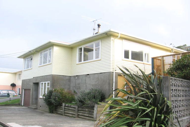 Photo of property in 127 Broderick Road, Johnsonville, Wellington, 6037