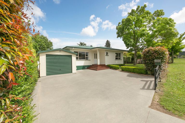 Photo of property in 18 Great North Road, Riverhead, 0820