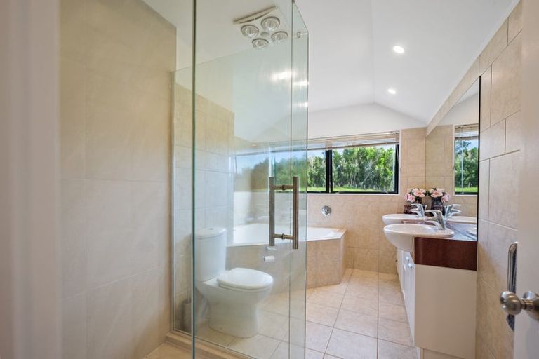 Photo of property in 384 Pine Valley Road, Dairy Flat, Silverdale, 0992