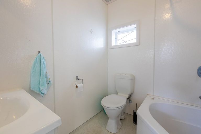 Photo of property in 90 Owhiro Bay Parade, Owhiro Bay, Wellington, 6023