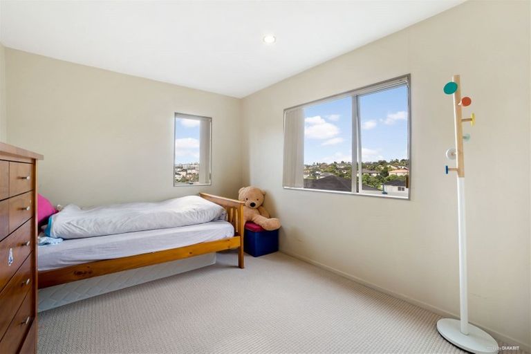 Photo of property in 78 Medallion Drive, Oteha, Auckland, 0632