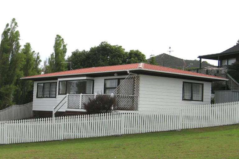 Photo of property in 42a Elizabeth Drive, West Harbour, Auckland, 0618