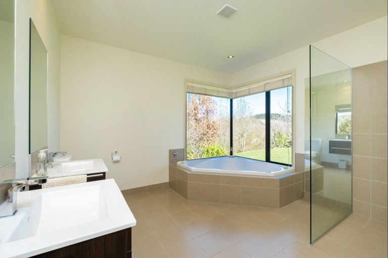 Photo of property in 44 Tauroa Valley Road, Havelock North, 4130