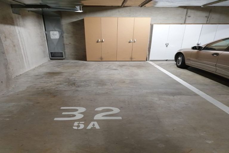 Photo of property in Montreaux Apartments, 5a/164 The Terrace, Wellington Central, Wellington, 6011