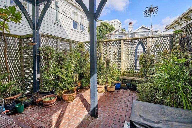 Photo of property in 5a Hay Street, Oriental Bay, Wellington, 6011