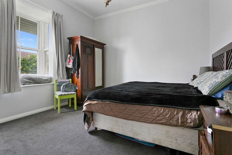 Photo of property in 233 Shakespeare Street, Leamington, Cambridge, 3432