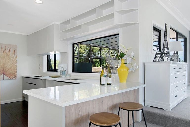 Photo of property in 1e Stottholm Road, Titirangi, Auckland, 0604