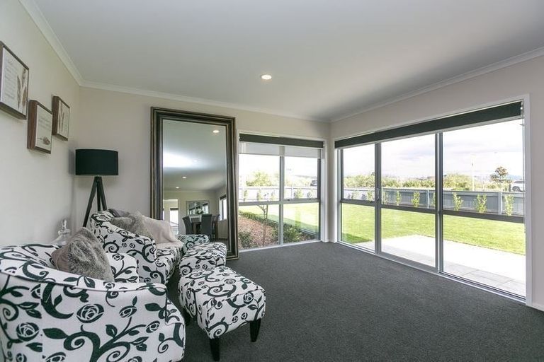 Photo of property in 126 Pohutukawa Place, Waiwhakaiho, New Plymouth, 4312