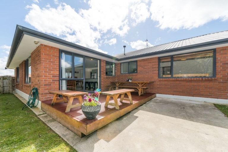 Photo of property in 30 Logan Way, Kelvin Grove, Palmerston North, 4414