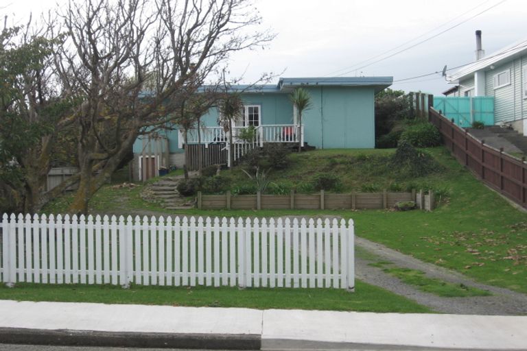 Photo of property in 6 Rewa Road, Raumati Beach, Paraparaumu, 5032