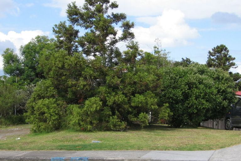 Photo of property in 139 Luckens Road, West Harbour, Auckland, 0618