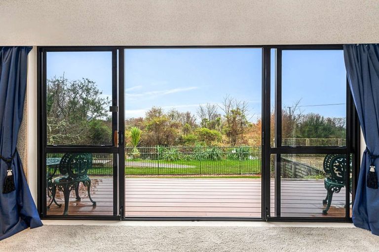 Photo of property in 10 Gemini Place, Kawaha Point, Rotorua, 3010