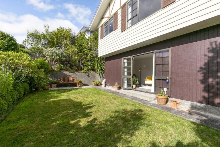 Photo of property in 1 Brasenose Place, Tawa, Wellington, 5028