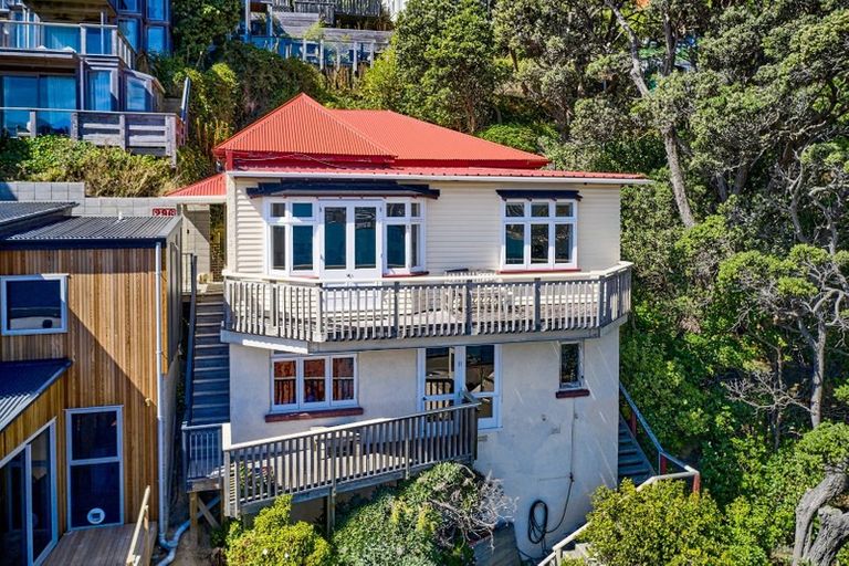 Photo of property in 296 Oriental Parade, Oriental Bay, Wellington, 6011