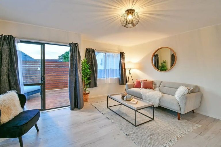 Photo of property in 1/14 Hatherley Place, Clendon Park, Auckland, 2103