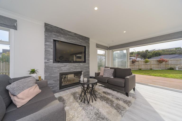 Photo of property in 28 Serenity Crescent, Kelvin Grove, Palmerston North, 4414