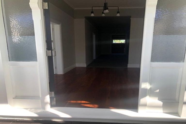 Photo of property in 31 Apuka Street, Brooklyn, Wellington, 6021