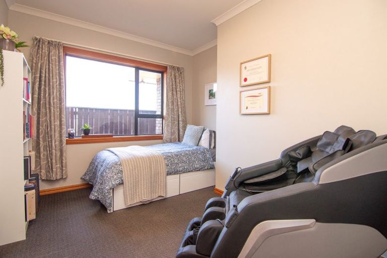 Photo of property in 7 Alpine Grove, Kelvin Grove, Palmerston North, 4414