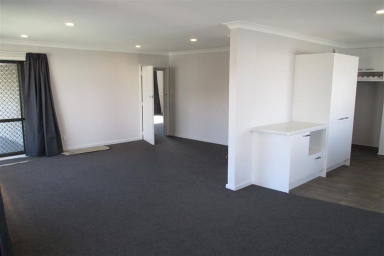 Photo of property in 5 Fairmont Place, Hornby, Christchurch, 8042