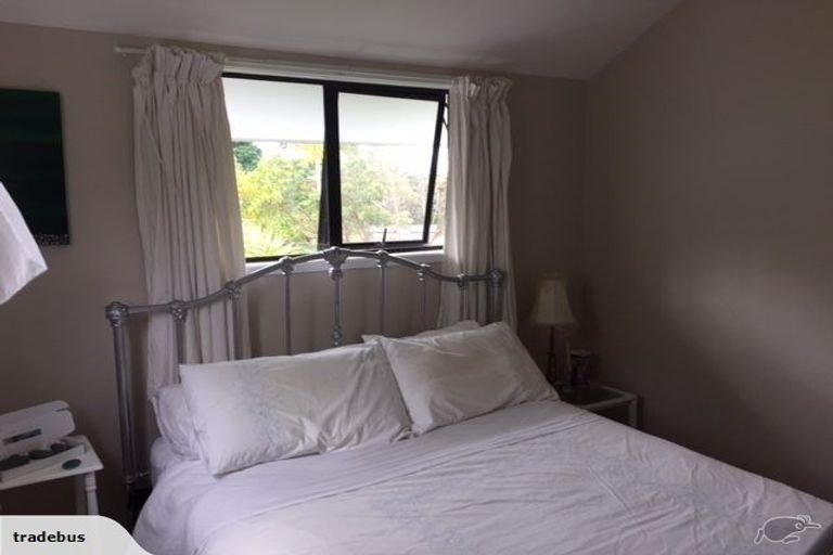 Photo of property in 1/70 Ayton Drive, Totara Vale, Auckland, 0629