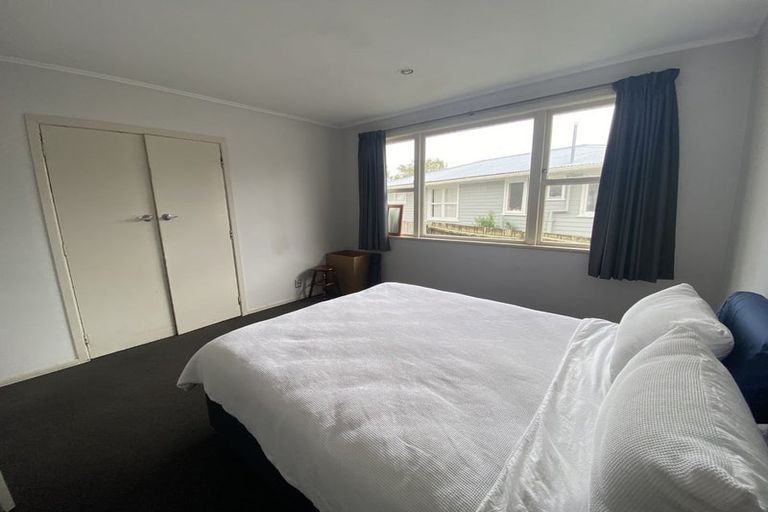 Photo of property in 31 Crocombe Crescent, Beach Haven, Auckland, 0626