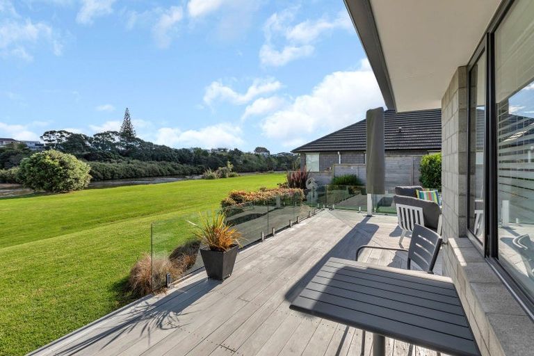 Photo of property in 10 Pukeko Street, Ruakaka, 0116