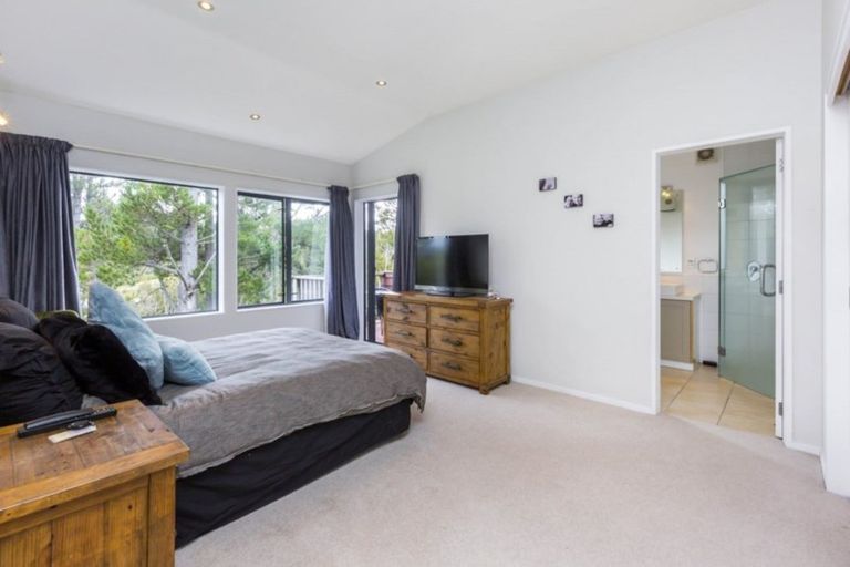 Photo of property in 22 Mount Marua Way, Timberlea, Upper Hutt, 5018