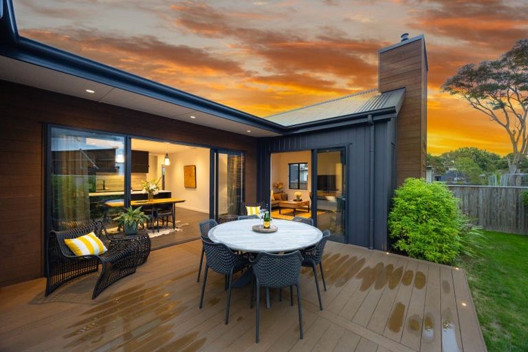 Photo of property in 11 Awanui Avenue, Hokowhitu, Palmerston North, 4410